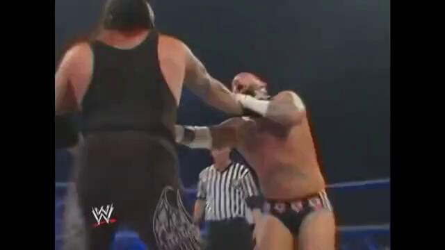 Гробаря прави задушаващо тръшване на Cm Punk