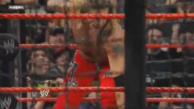 Острието забожда Mysterio !!