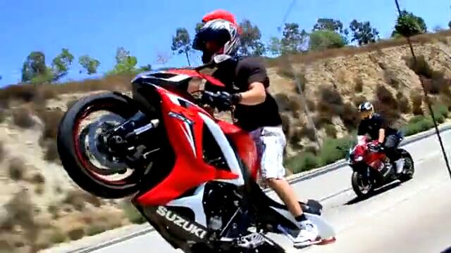 Животът им минава на мотора