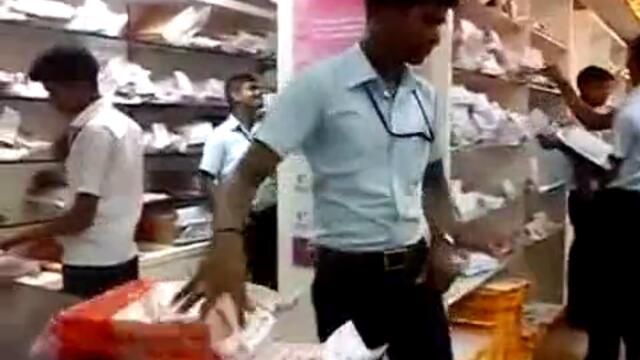 Мъж с най-бързите ръце