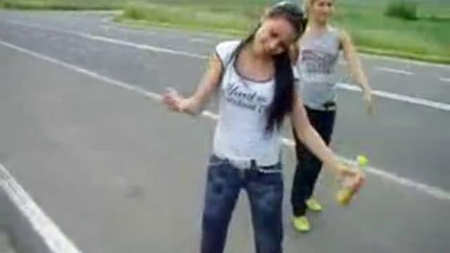 СТЕФКА И ЗЛАТИНА Денсат Яко На Магистралата