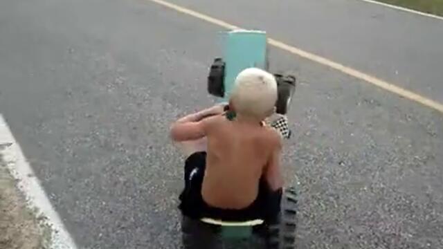 Малкият-голям тракторист