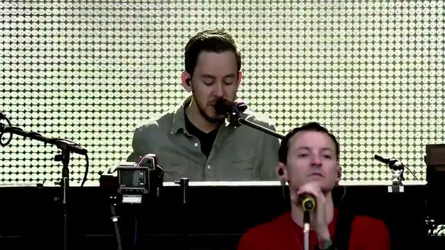 Linkin Park - Iridescent (Live from Red Square, Moscow, Russia - 23.06.11)