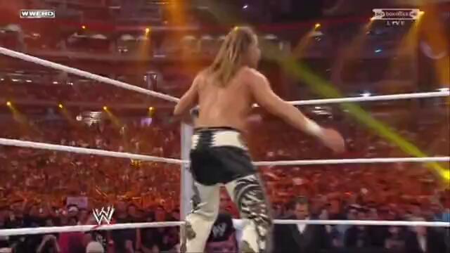 Шон Маикълс прави музика под брадичка