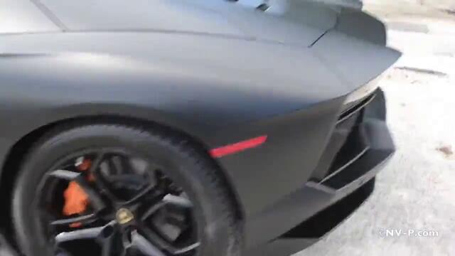 Матово Черен Lamborghini Aventador