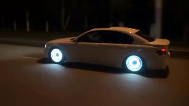 BMW със светещи гуми