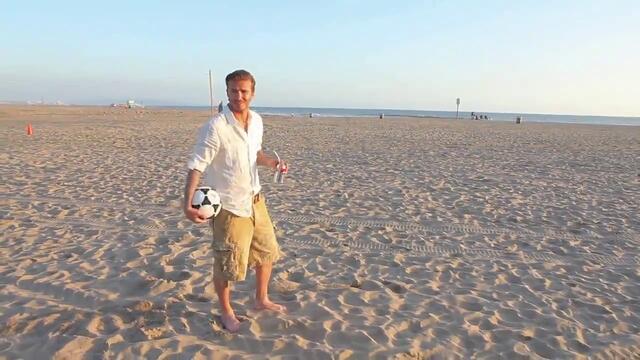 Дейвид Бекъм показва умения на плажа !