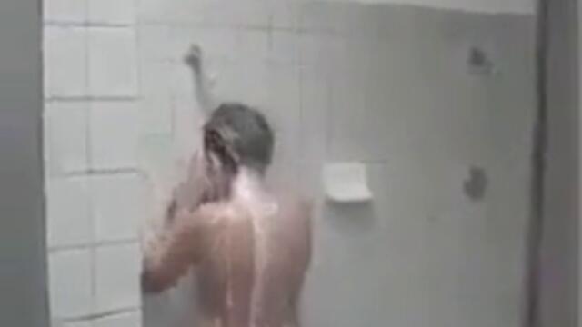 Шега в банята - ще паднеш от смях