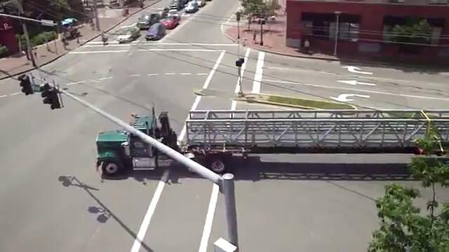 Ето това е завой с огромен камион