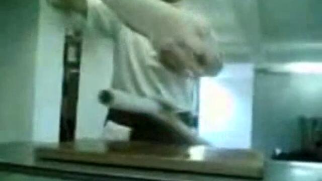 Луди Руснаци Се Гаврят С Мъртво Прасе