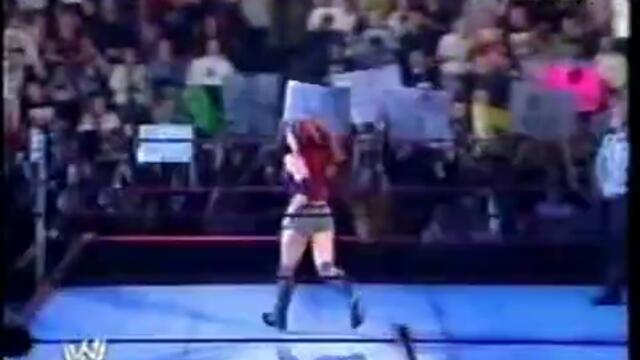 WWE - Raw - Lita vs. Victoria ma4 v klatka