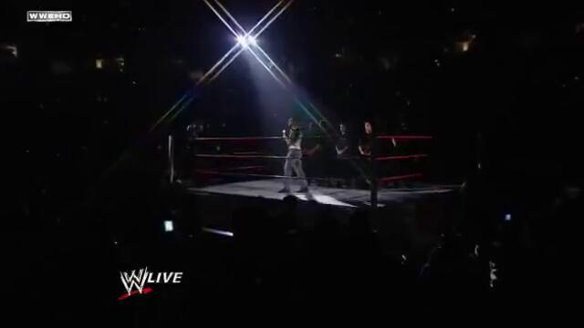 Raw 22/03/10 Джон Сина напада Батиста и пребива бодигардовете му