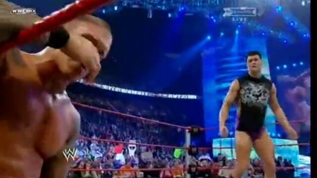 Randy Orton пребива Legacy след това Sheamus го рита