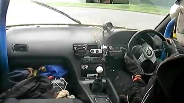 Ето как изгежда колата от вътре,когато се дрифти