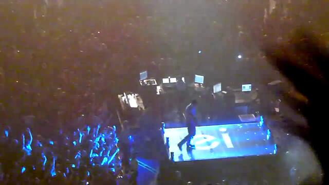 Enrique Iglesias - Hero (with a Lucky fan) - live Manchester 2011