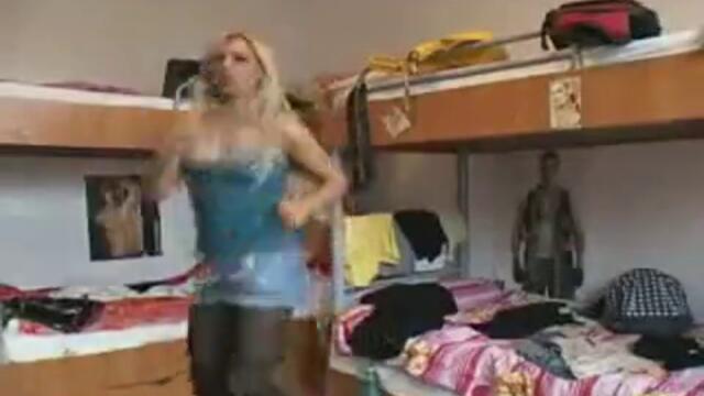 O Blonda Proasta, da proasta cu draci nu asa...