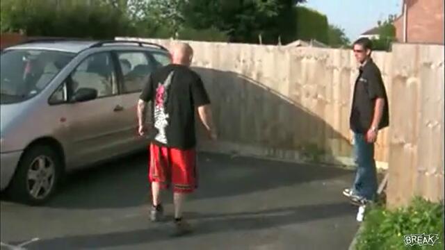 Тоя хич не го слуша главата