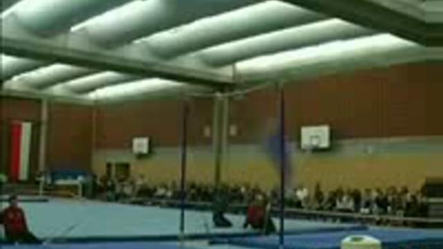 Gimnastik se zasajda v poda