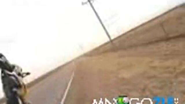 Motorist spira prez glava