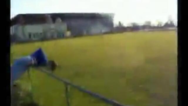 Naniza se na ogradata