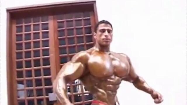 Али Раза показва мускули - Турския Супермен ;д
