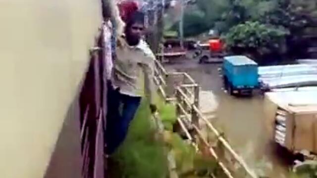 Етo така се возят на влак в Судан