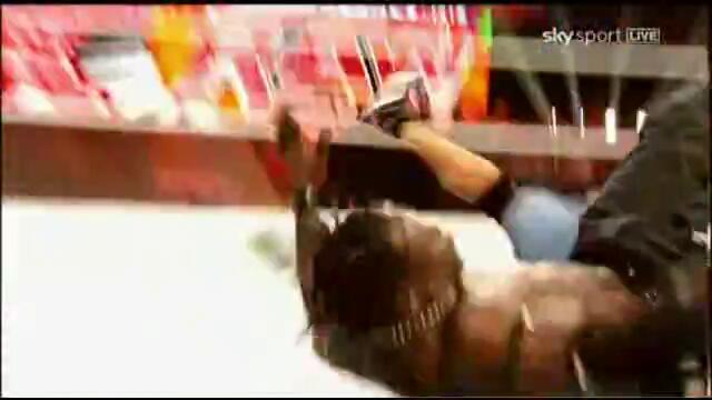 WWE Raw 04.07.2011 Част 1/4 HD