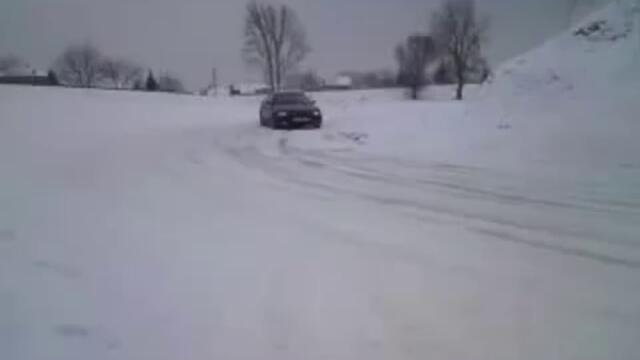 BMW 325i E36 Дрифт в снега