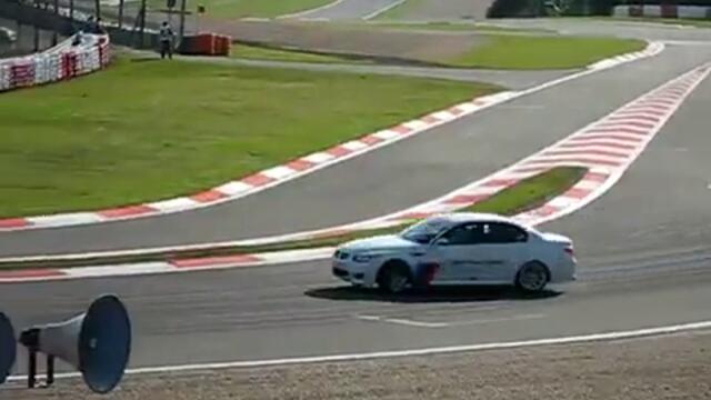 BMW_Ring-Taxi_M5_makes_perfect_drift
