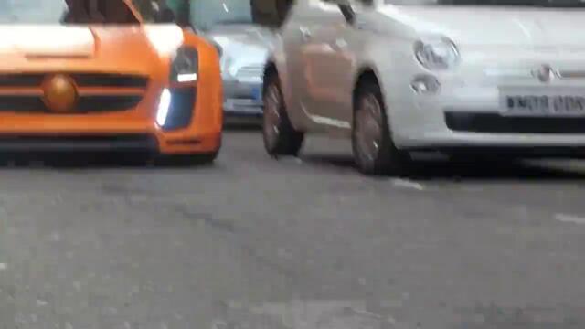 Оранжев Mercedes Fab