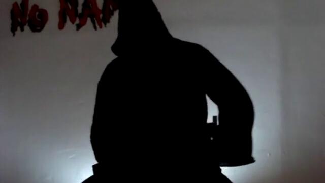 No Name рисува Азис с кръвта си!