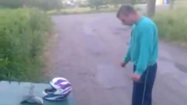 Пиян руснак си троши главата (смях)