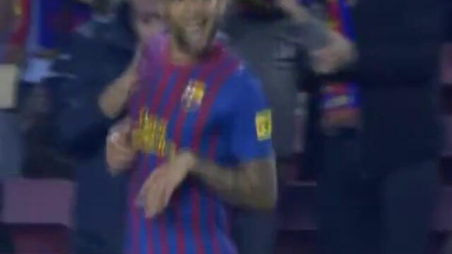 Страхотна тупалка на Алвеш от Барса