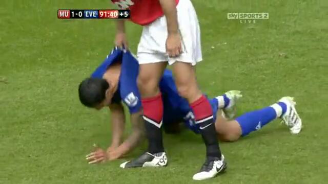 Rio Ferdinand picks up Tim Cahill by