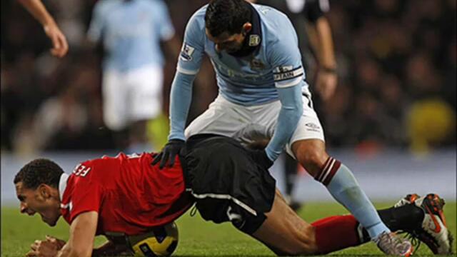 Carlos Tevez Fist's  Rio Ferdinand !