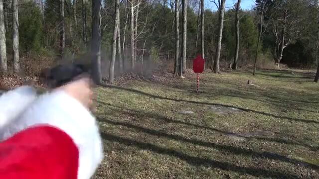 Дядо Коледа Стреля с Пистолет