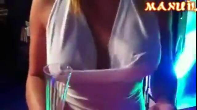 Секси мацка със завладяващ талант !